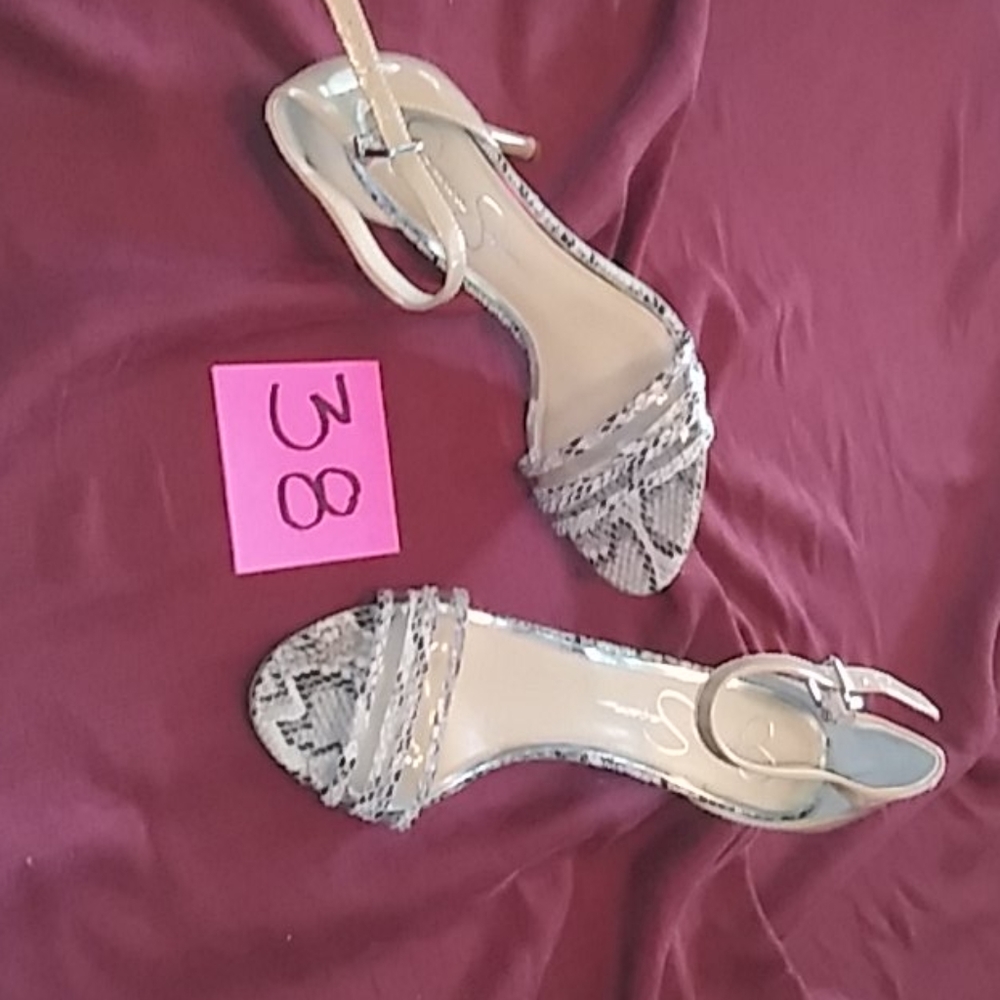 Heels - Picture 4 of 4